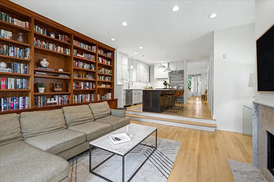 Photo of 331 W Evergreen Avenue