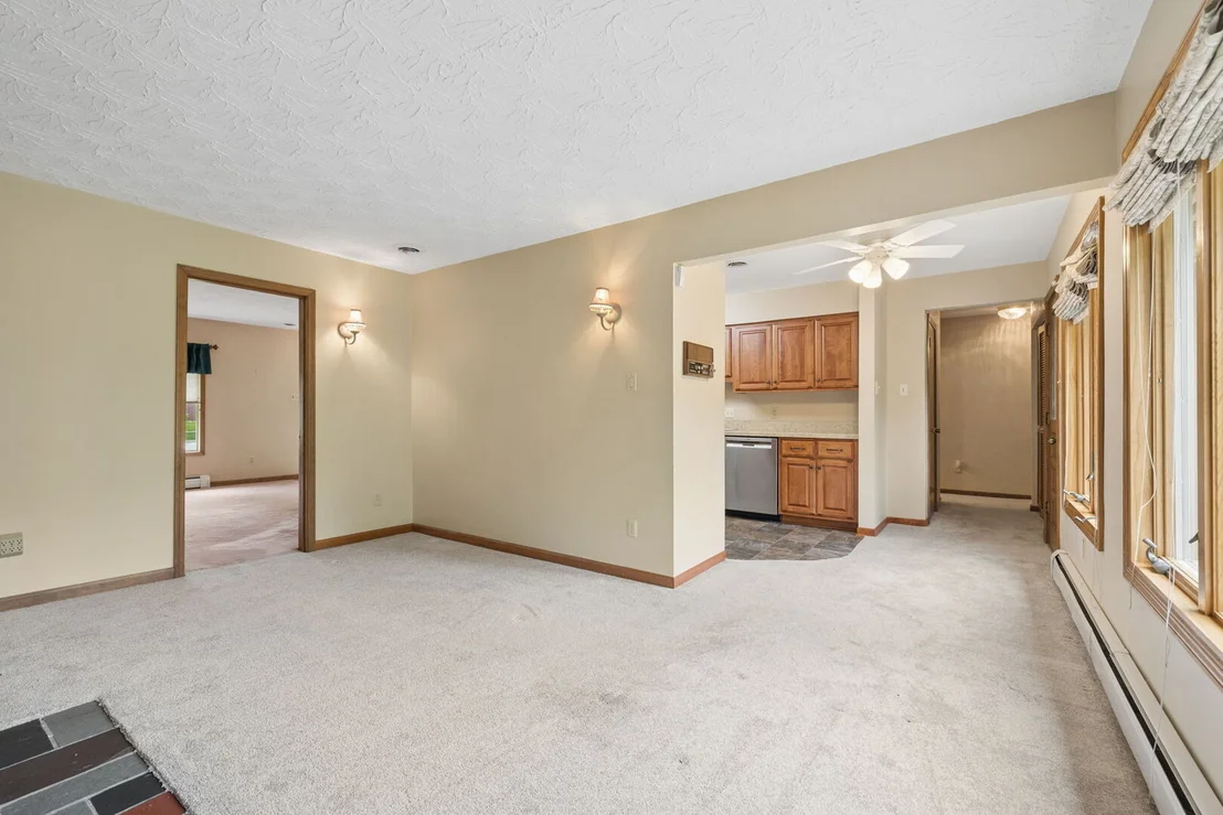 Photo of 1005 Valley Lane
