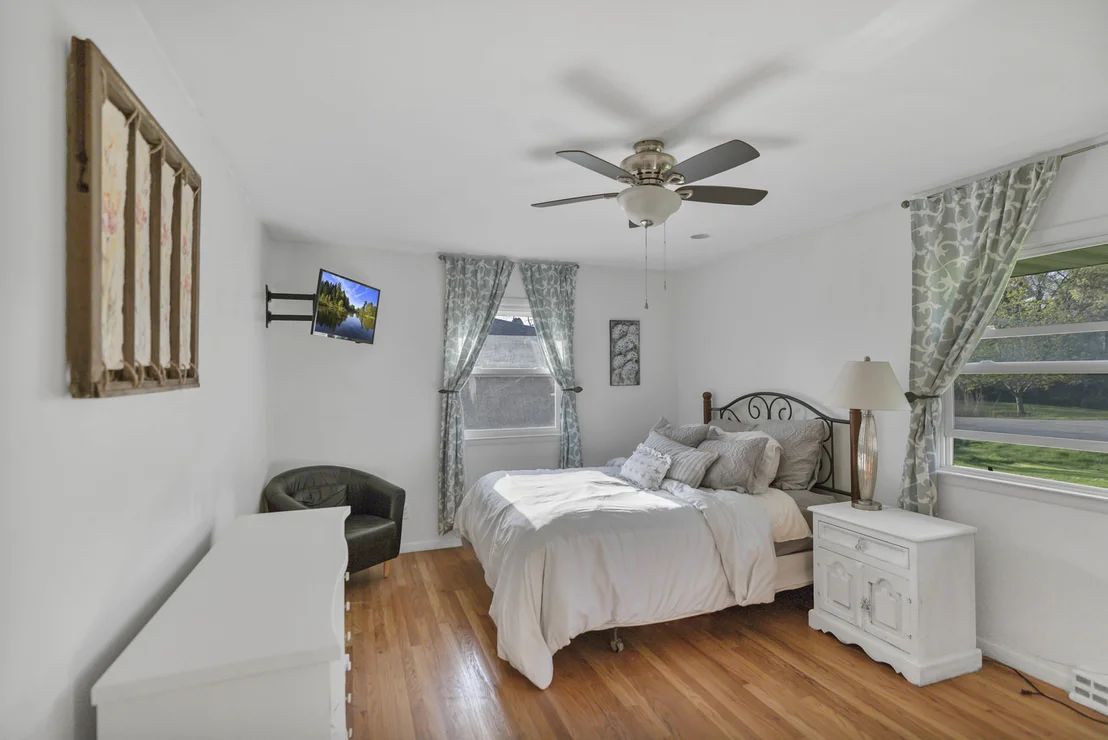 Photo of 405 Thomas Drive