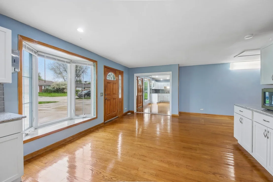 Photo of 670 Lakeview Lane