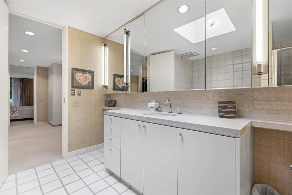 Photo of 296 WHITE OAK Lane