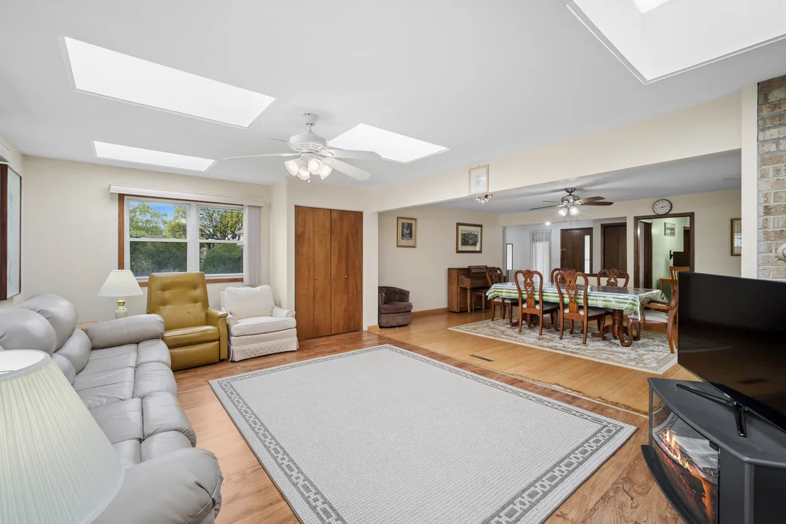 Photo of 484 Springhill Drive