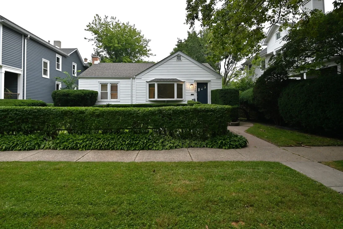 Photo of 1570 DEWEY Avenue