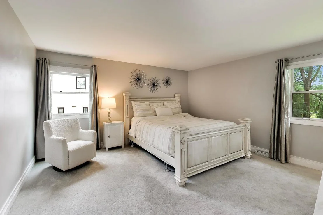 Photo of 955 W Gilbert Road