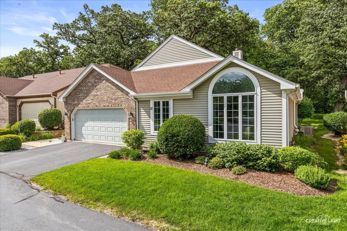 Photo of 17 White Oak Lane