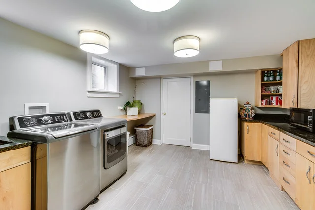 Photo of 1005 SHERIDAN Road