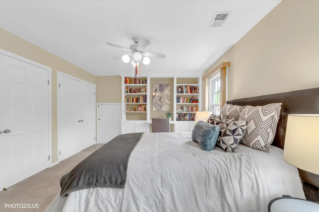 Photo of 2440 The Strand