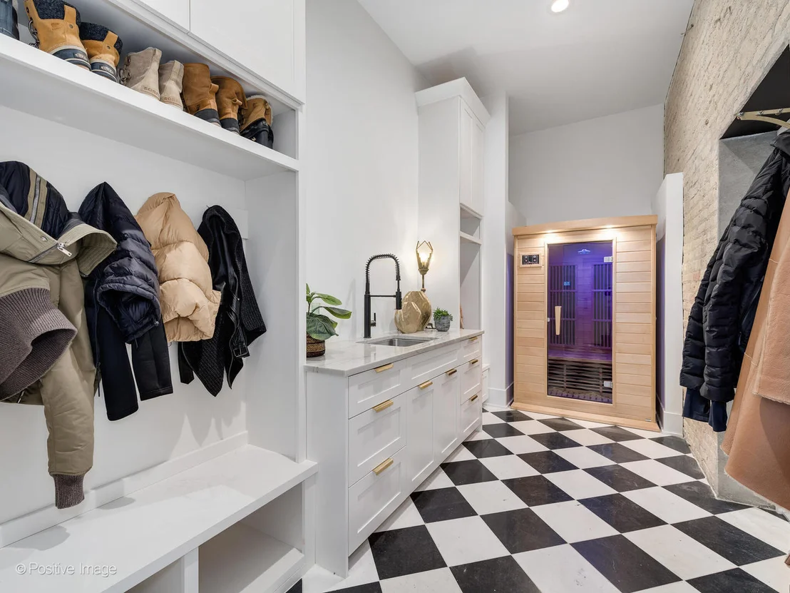 Photo of 2733 N Pulaski Road