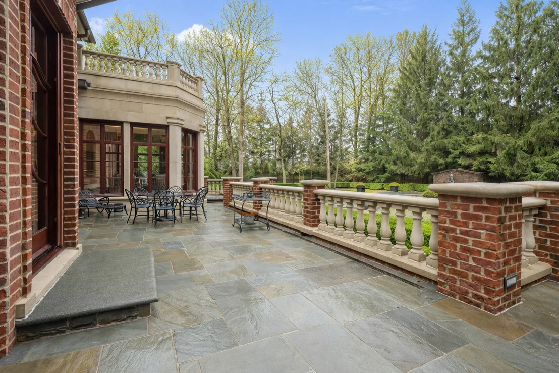 Photo of 950 Lake Road