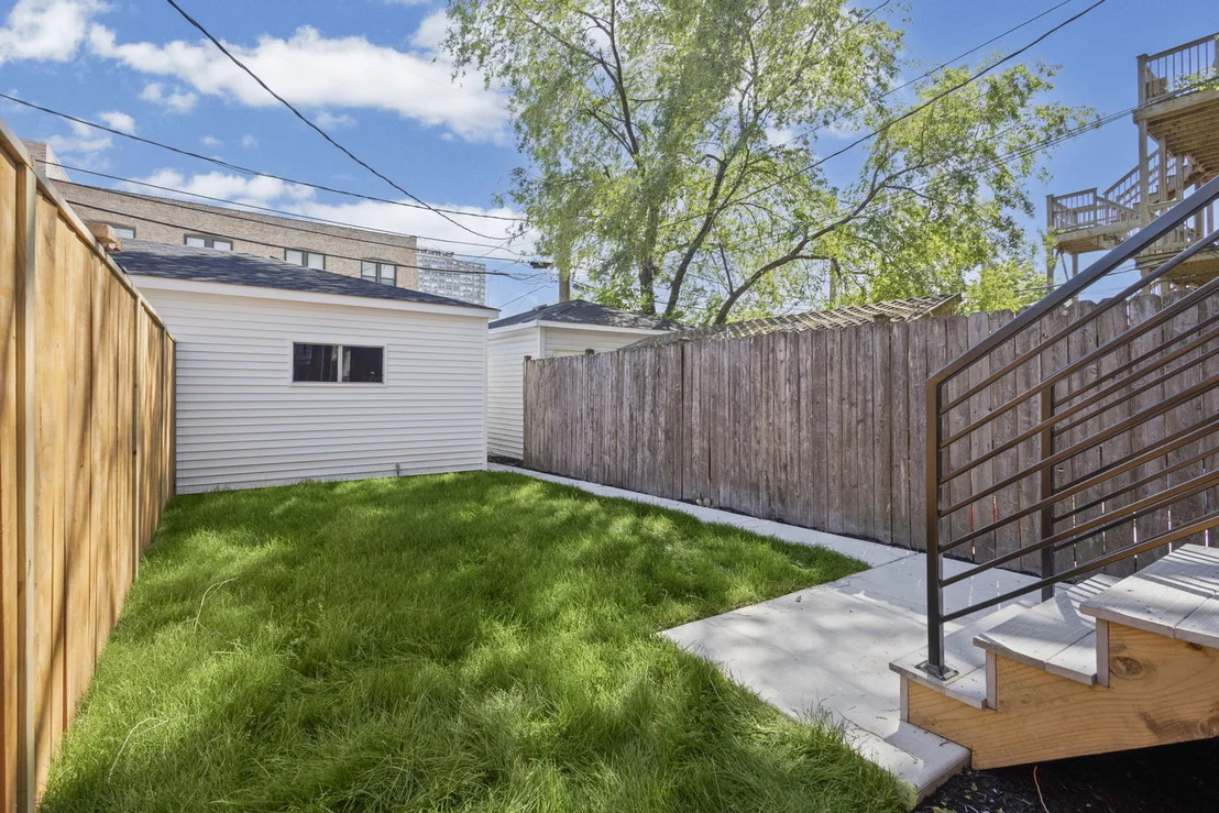 Photo of 433 E 46th Place