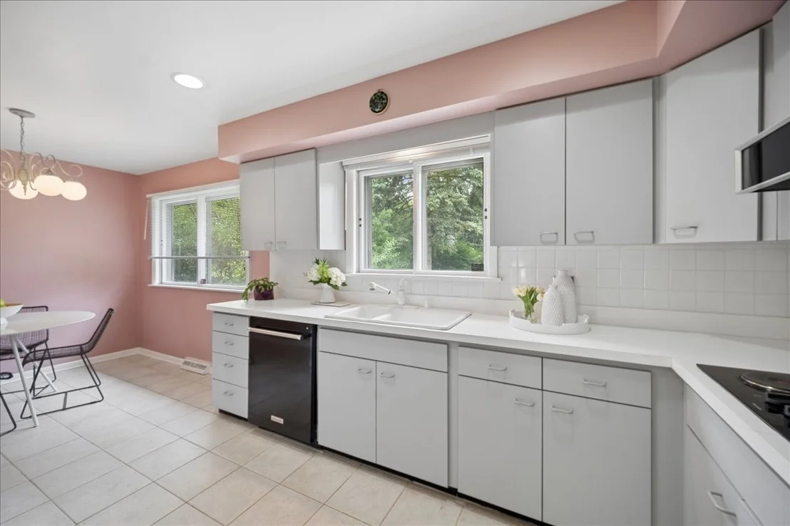 Photo of 3137 Greenleaf Avenue