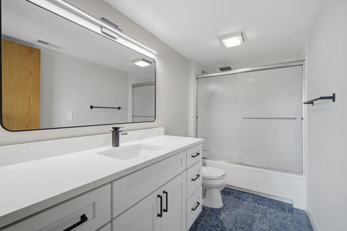 Photo of Unit 708 at 700 Graceland Avenue