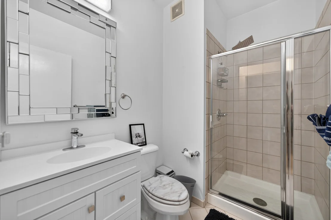 Photo of Unit 712 at 728 W Jackson Boulevard