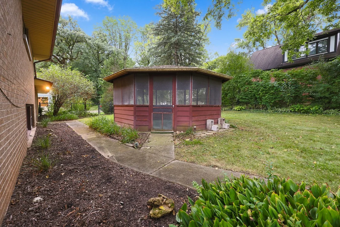 Photo of 853 Edgewater Drive