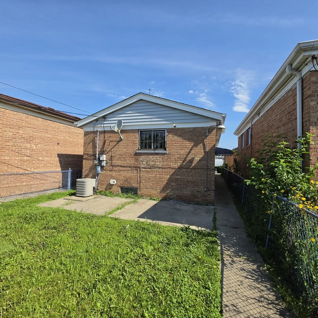 Photo of 423 W 96th Place