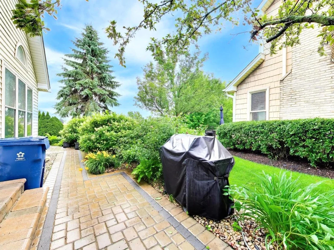 Photo of 1605 Crowfoot Circle S