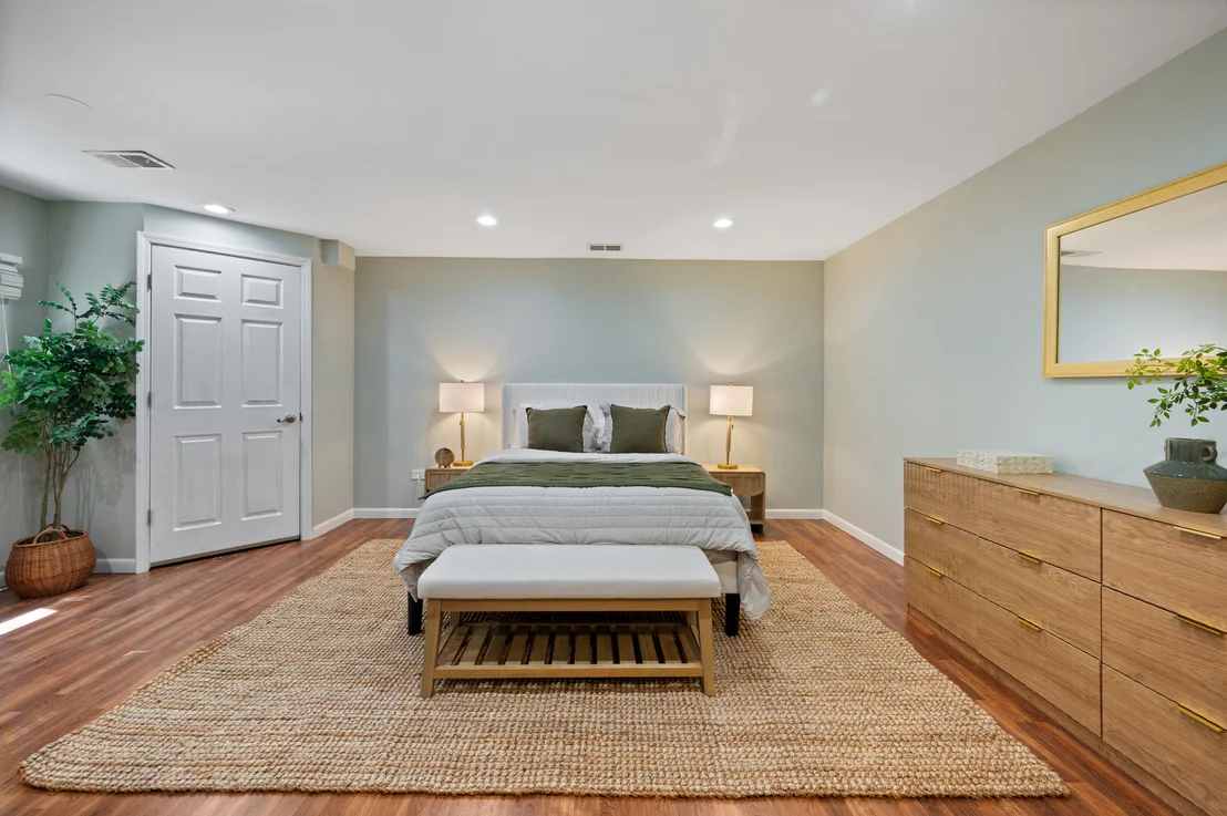 Photo of 1041 Forest Avenue