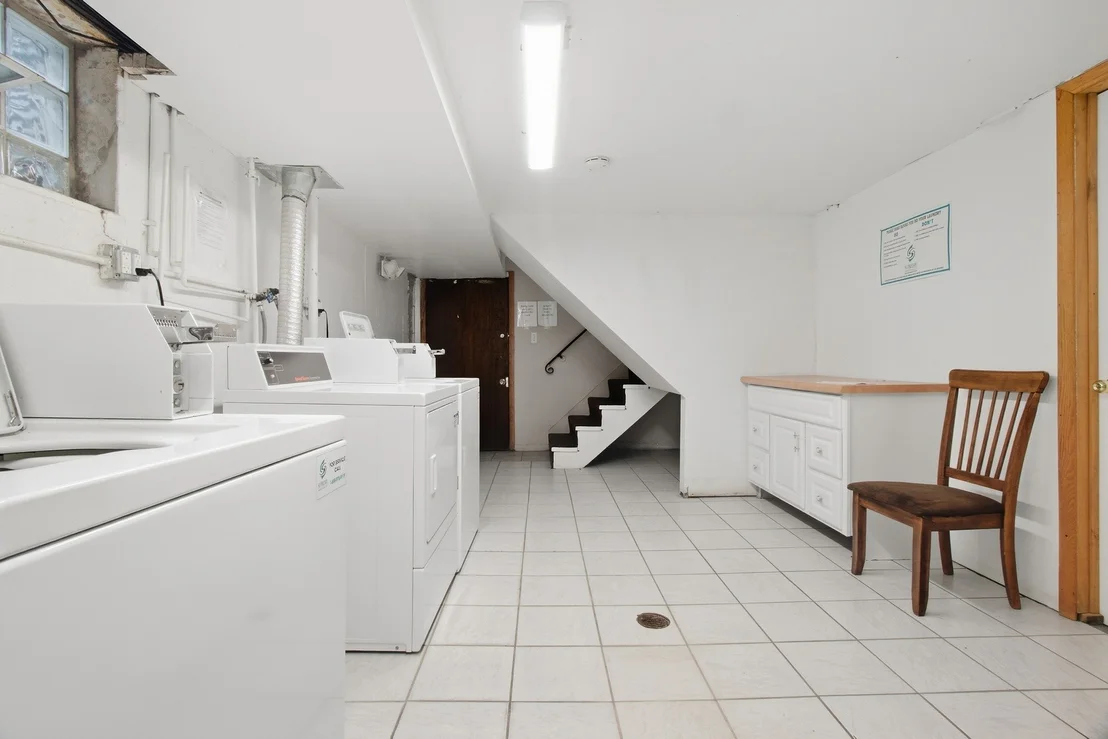 Photo of Unit 1E at 3818 RUBY Street