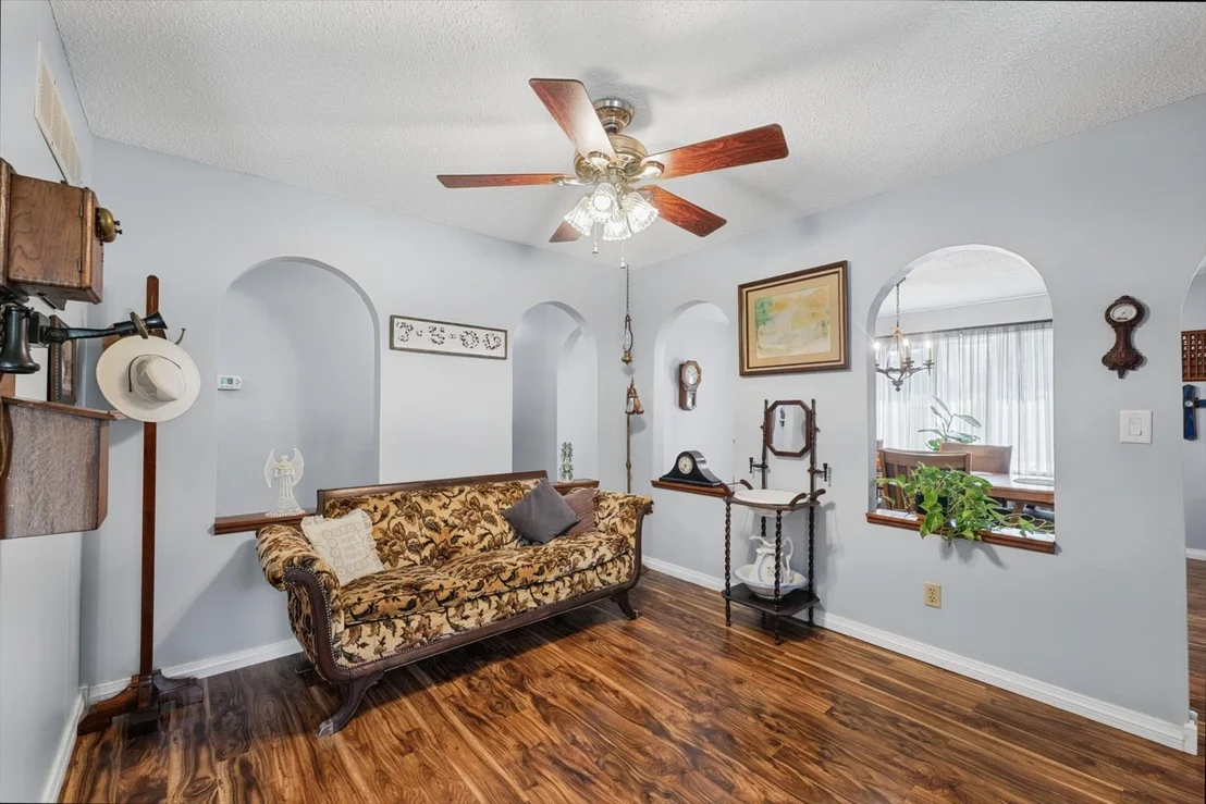 Photo of 1364 Treasure Lane