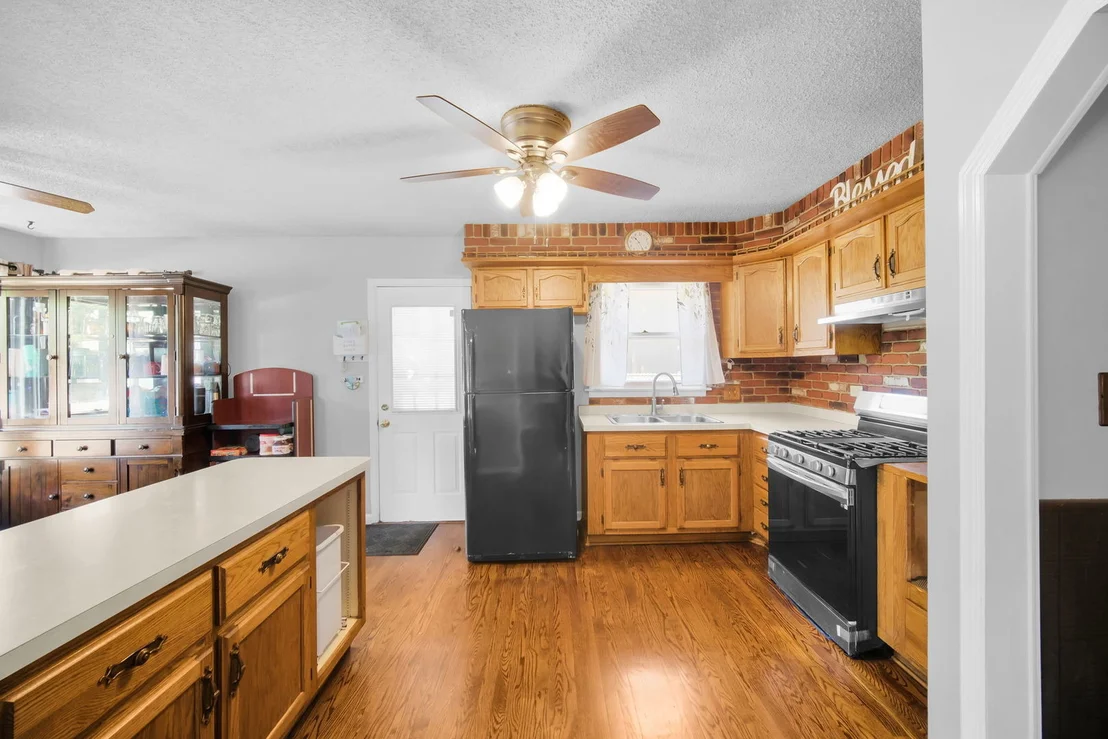 Photo of 1020 Hahn Place