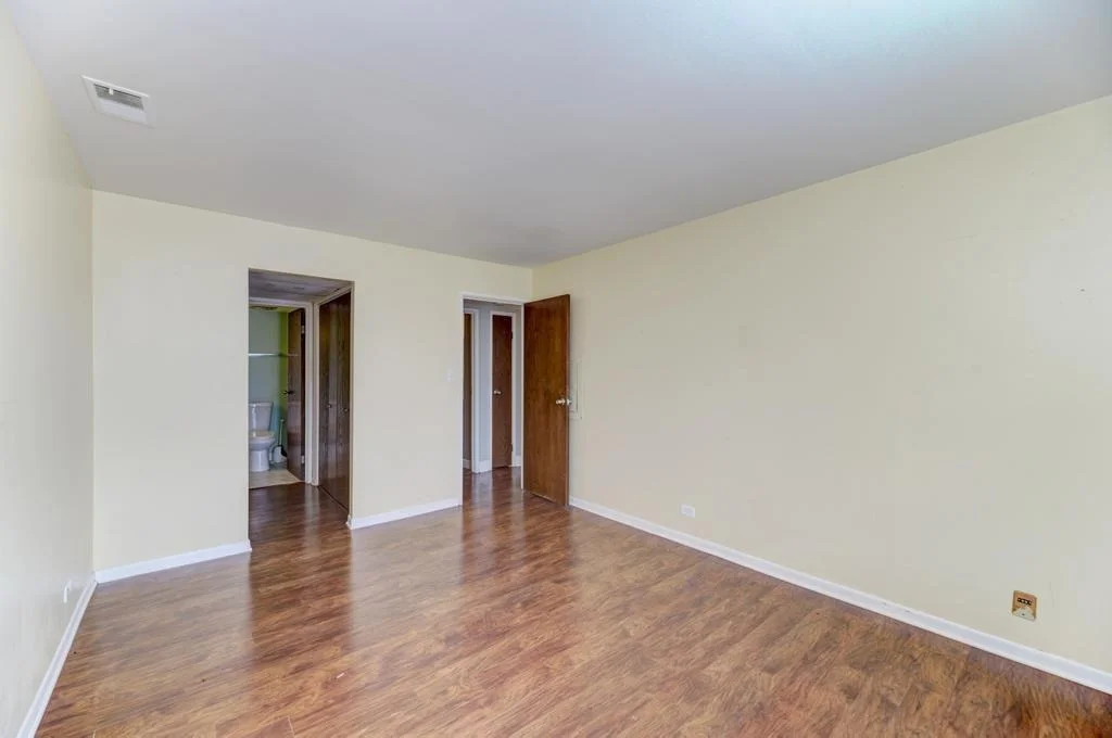 Photo of Unit B303 at 830 Elder Road