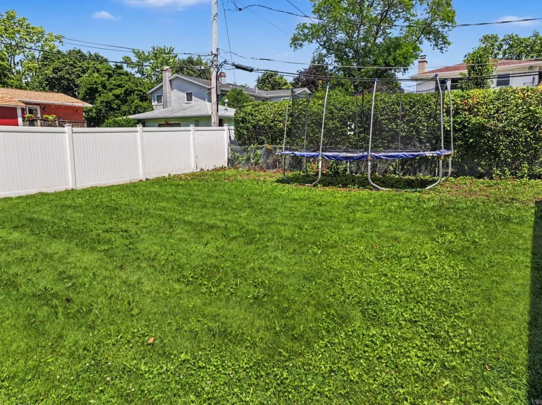 Photo of 1121 N Crabtree Lane