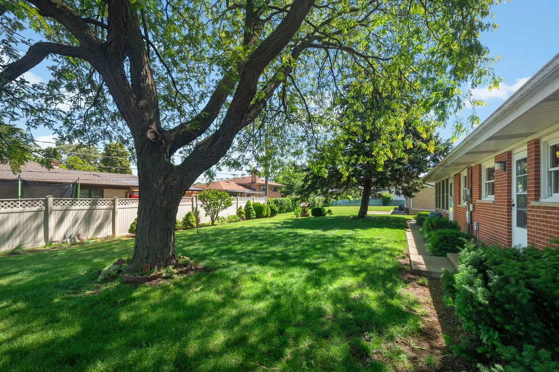 Photo of 472 W Walnut Avenue