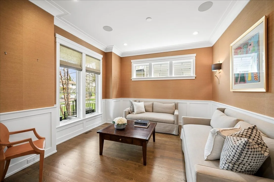 Photo of 1121 Forest Avenue