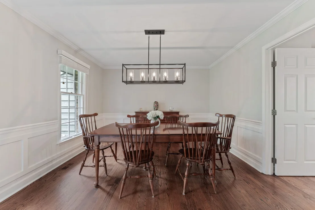 Photo of 635 Oakview Drive