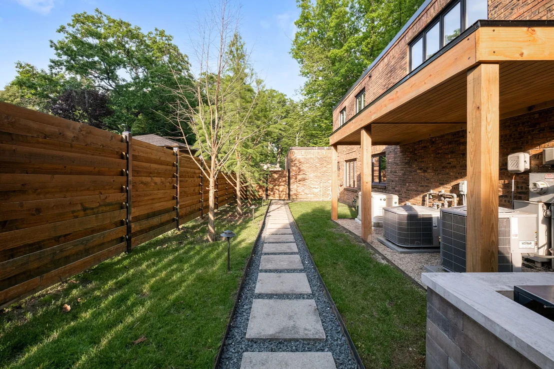 Photo of 3290 Brook Road