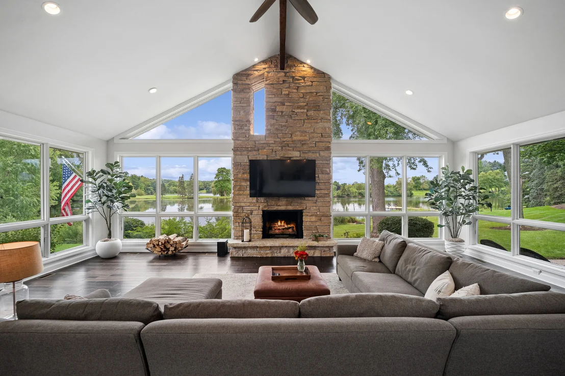 Photo of 498 Lakepoint Drive