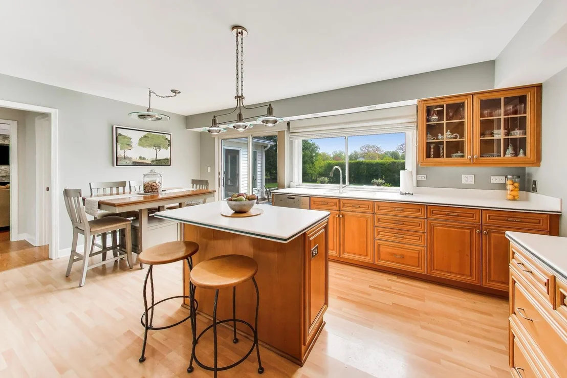 Photo of 363 Anjou Drive