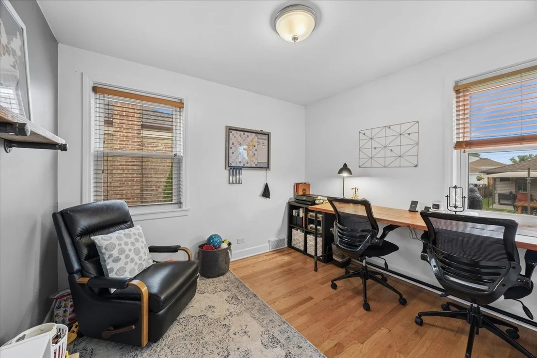 Photo of 8936 W Forestview Avenue