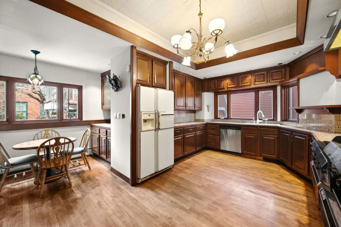 Photo of 832 W Junior Terrace