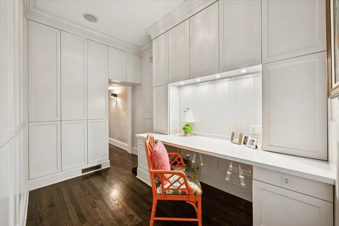 Photo of 837 W Junior Terrace