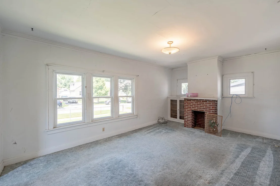 Photo of 14947 Hamlin Avenue
