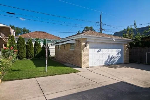 Photo of 7114 W Devon Avenue