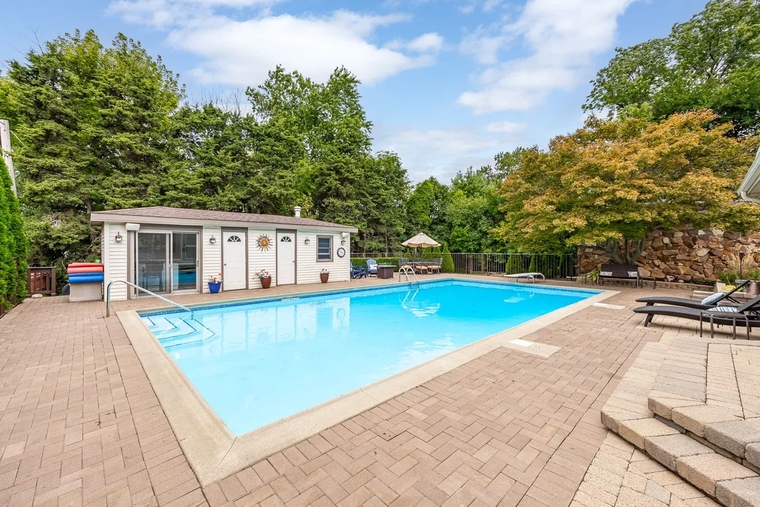 Photo of 12 Meadowood Drive