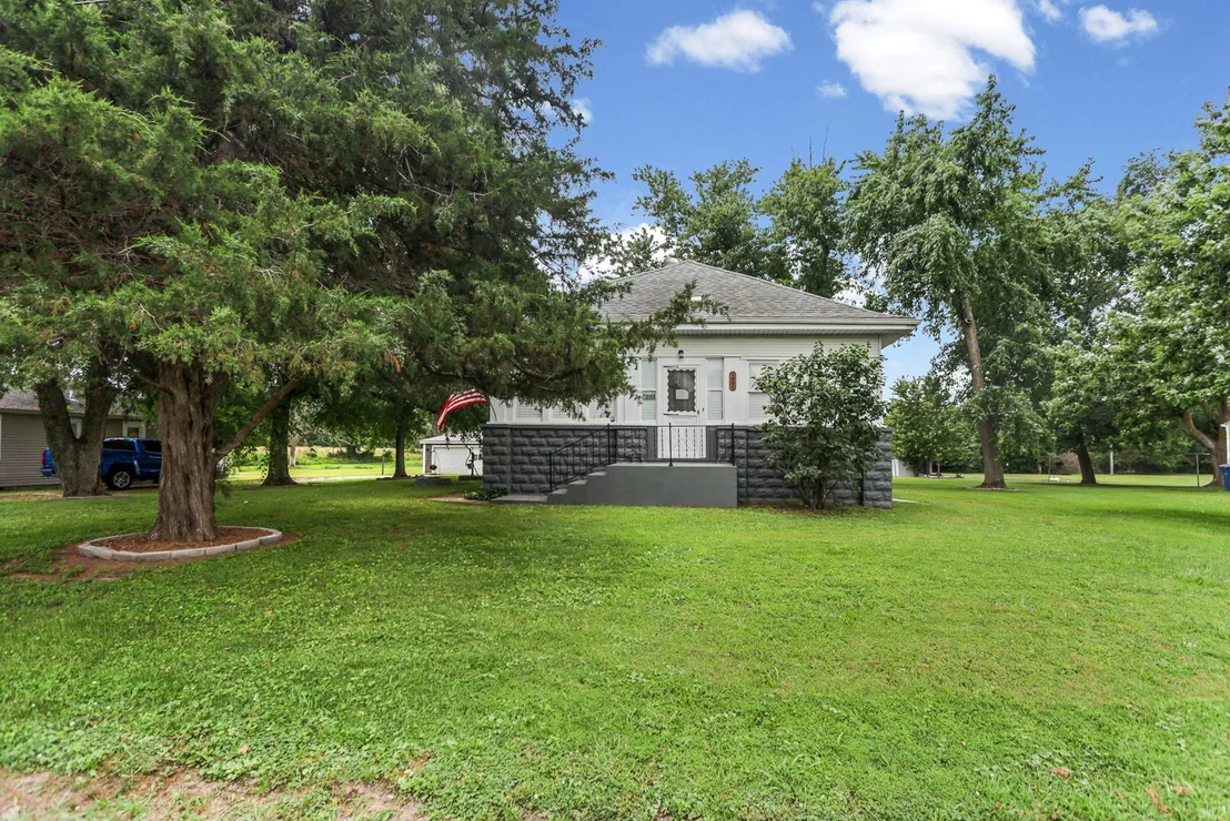 Photo of 1005 W 7th Street