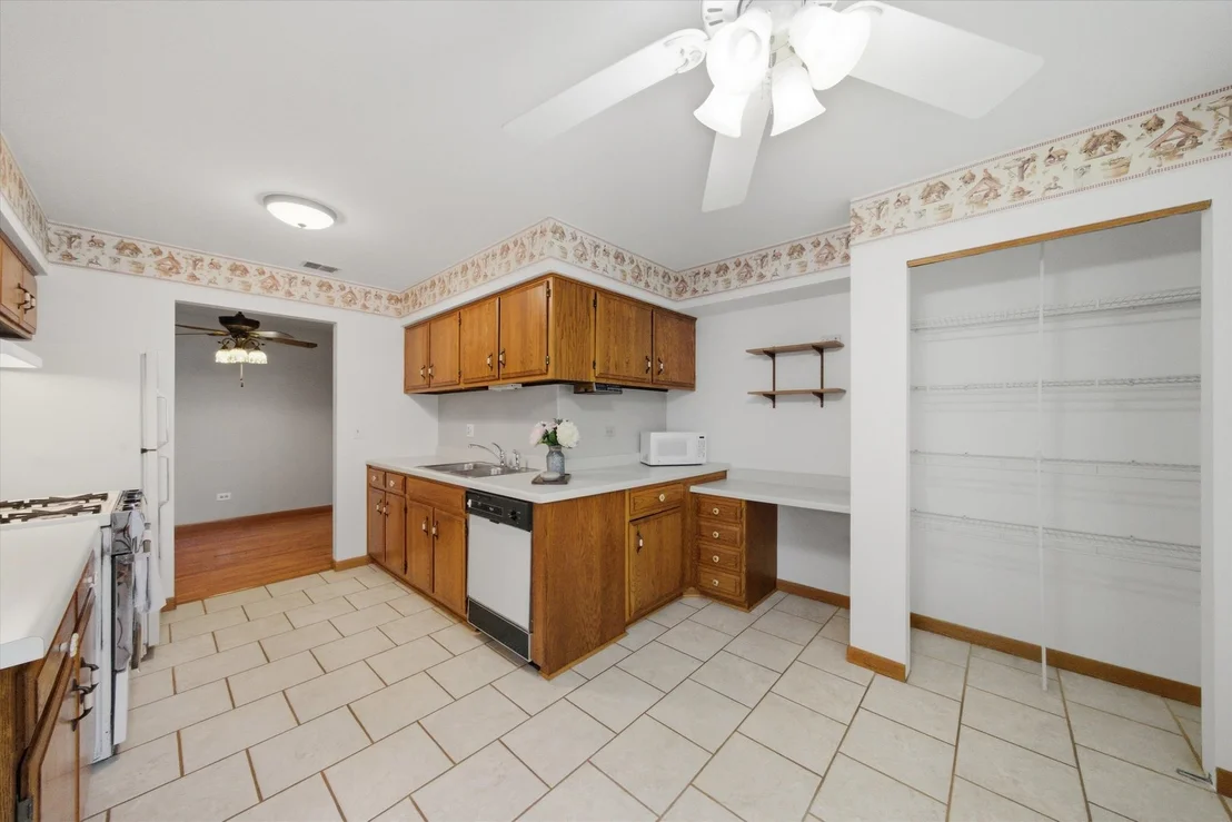 Photo of Unit D at 650 WAVERLY Drive