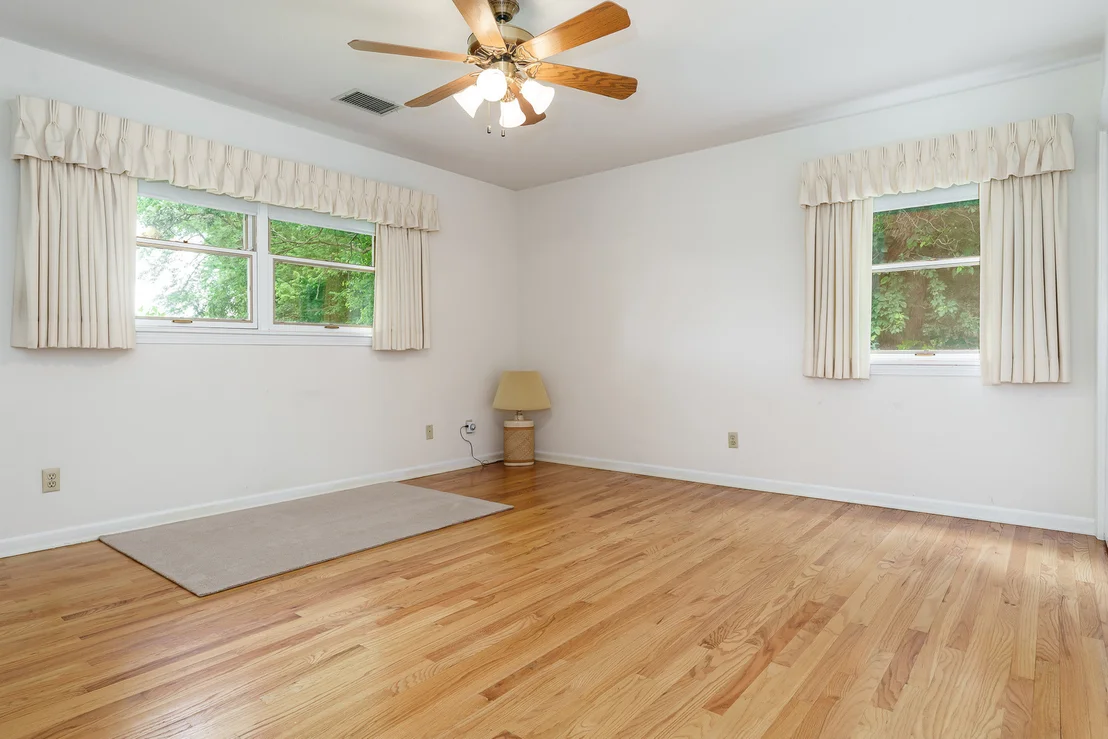 Photo of 7889 Shaw Road