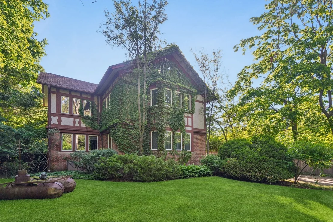Photo of 770 Sheridan Road