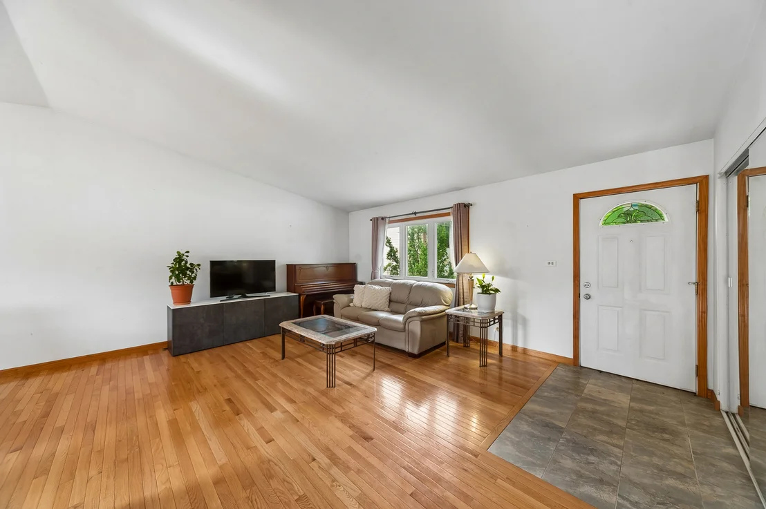 Photo of 4691 Huntington Boulevard