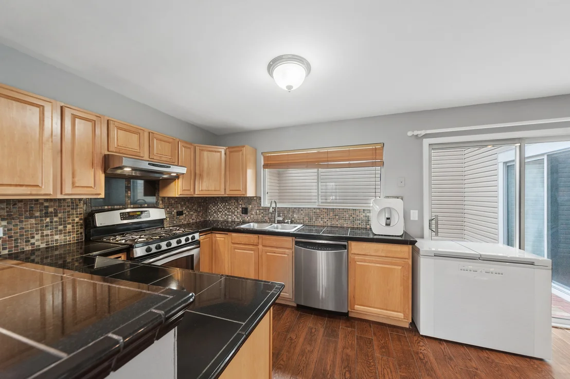 Photo of 445 Le Parc Circle