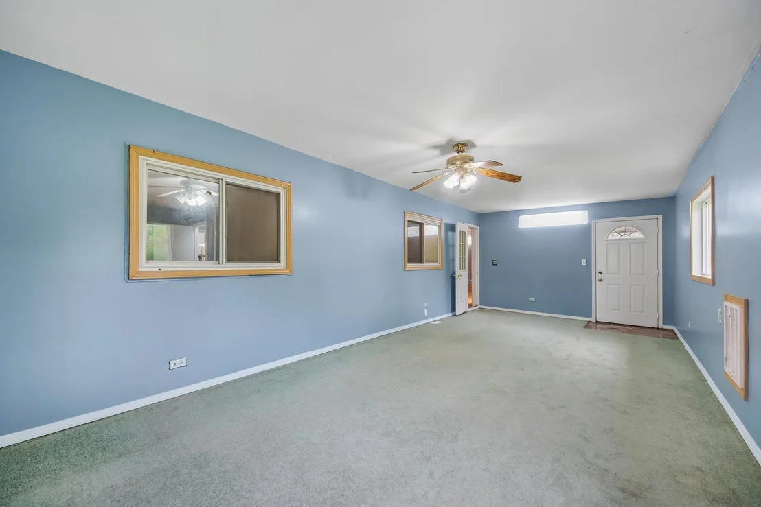 Photo of 670 Lakeview Lane