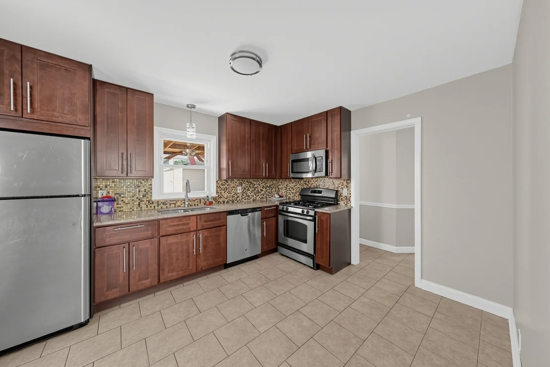 Photo of 156 Oak Avenue