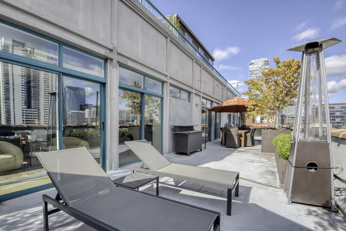 Photo of Unit 904E at 910 W Madison Street