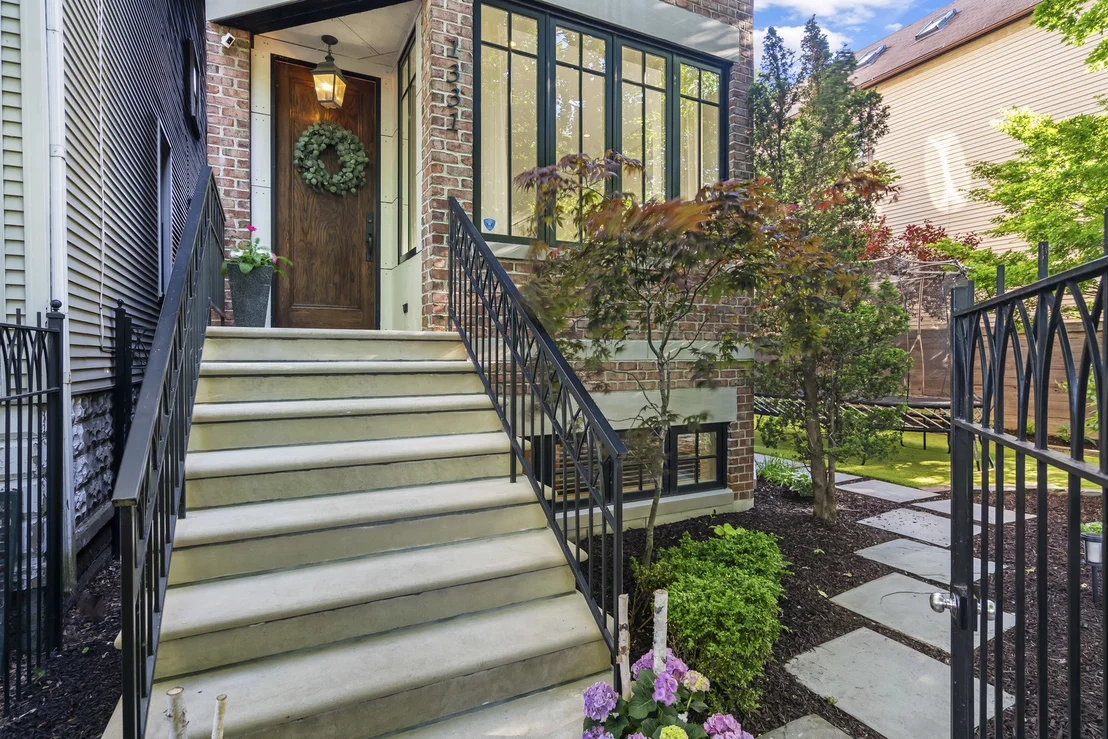 Photo of 1331 W Wolfram Street