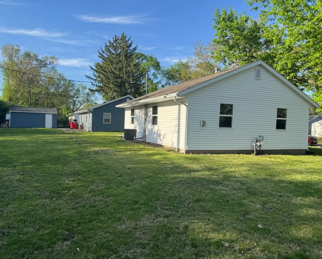 Photo of 1320 Hedge Road