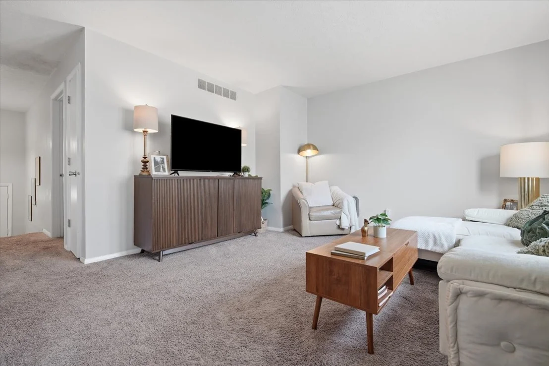 Photo of Unit B at 1546 Hunt Drive